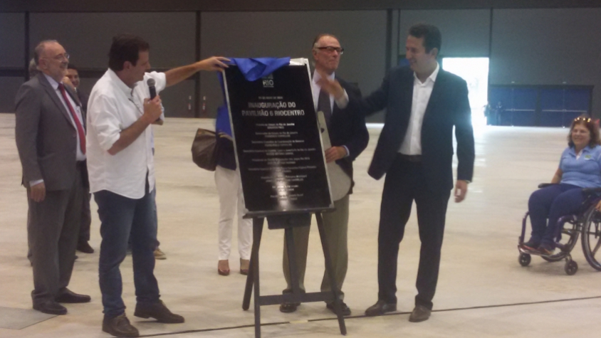 Com Nuzman e presidente da GL Events Brasil, Paes inaugura Pavilhão 6 do Riocentro (Foto: Jonas Moura)
