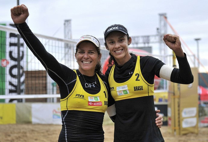 Larissa e Talita confirmaram a vaga olímpica para os Jogos de 2016 (Foto: Divulgação/FIVB)