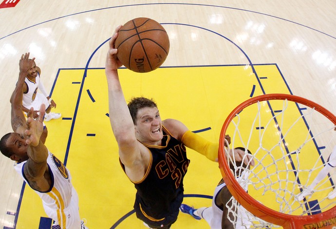 Golden State x Cleveland - finais NBA - Mozgov (Foto: Getty Images)