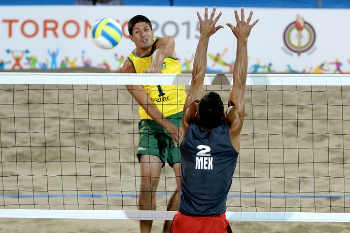 Apesar do favoritismo, Álvaro Filho e o companheiro Vitor Felipe foram derrotados pelos mexicanos (Foto: Bruno Miani/inovafoto)