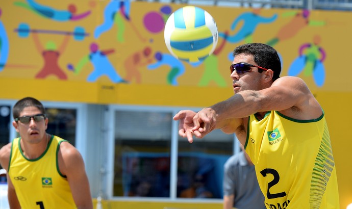 Vitor Felipe e Álvaro superam mexicanos e avançam às quartas de final (Foto: Bruno Miani/Inovafoto)