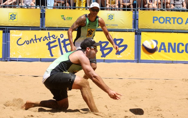 Luciano e Bruno Schmidt final Porto Alegre (Foto: Alexandre Arruda/CBV)